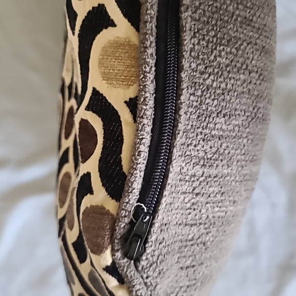 Decorative couch accent pillows gray brown black tan taupe 20 x 20 square - Picture 5 of 6